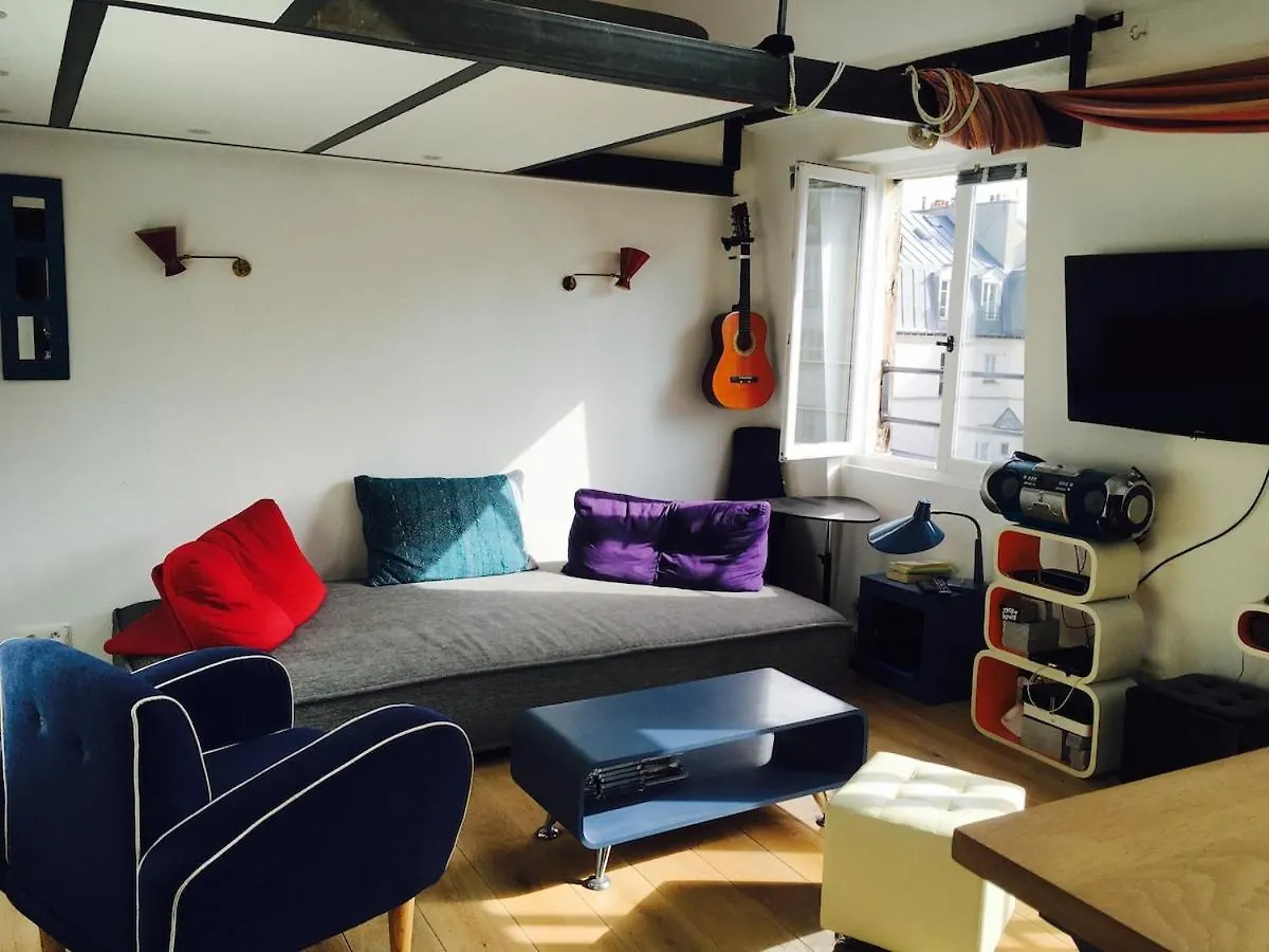 Sunny And Serene Hideaway In Central Paris With Ac