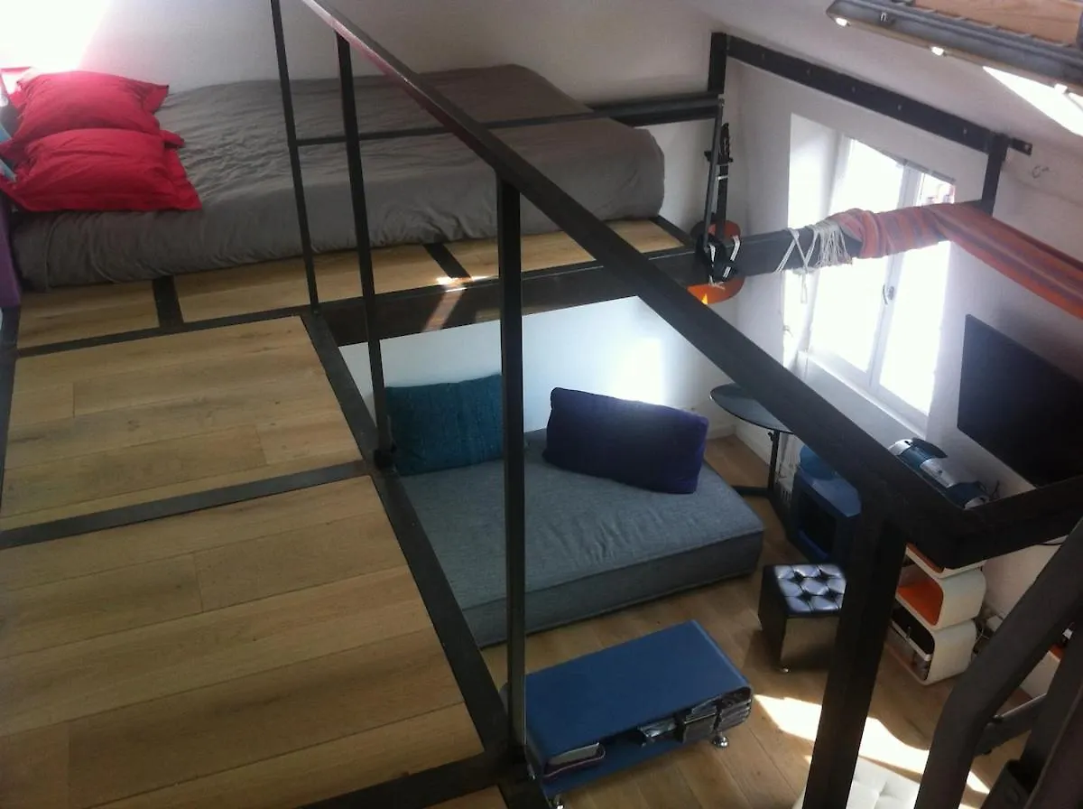 Sunny And Serene Hideaway In Central Paris With Ac