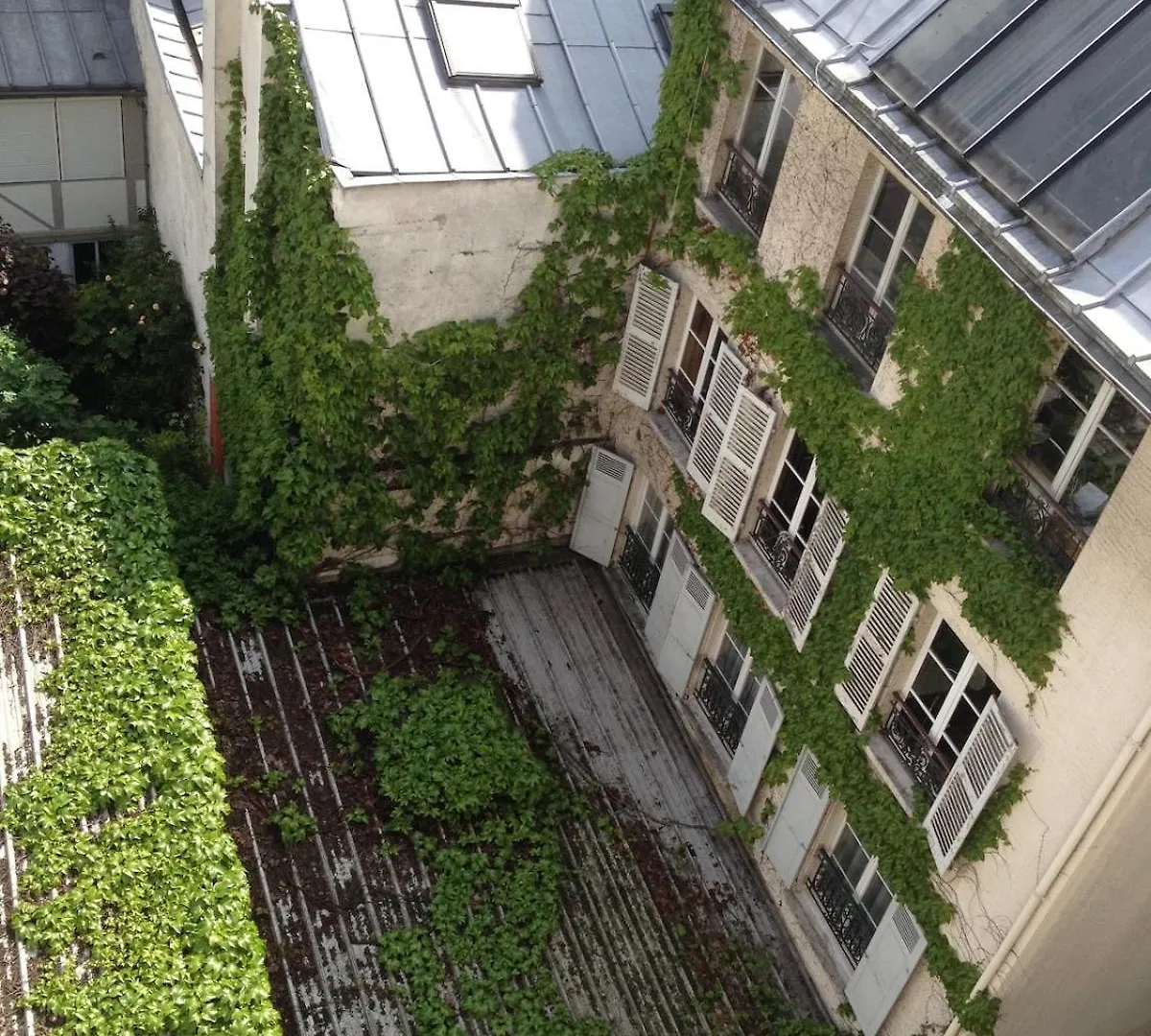 Sunny And Serene Hideaway In Central Paris With Ac Apartman