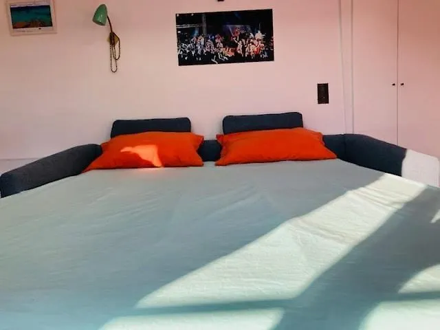 Sunny And Serene Hideaway In Central Paris With Ac Daire