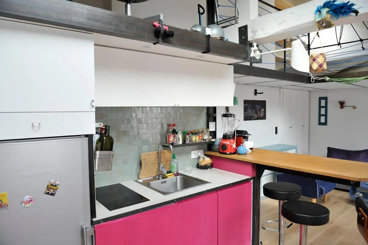 Sunny And Serene Hideaway In Central Paris With Ac Fransa